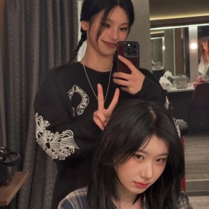 < 크(롬)하츠 홀스슈 베이직 맨투맨 >