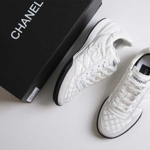 ? [CHANEL] 샤넬 다이아몬드 퀼팅 CC로고 스니커즈 ?