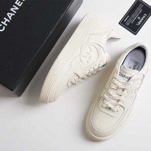 ? [CHANEL] 샤넬 엘러브 24c 여성 스니커즈 ?