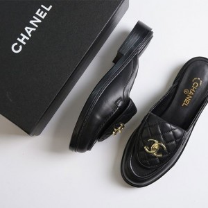 ? [CHANEL] 샤넬 CC 로고 퀄팅 턴락 뮬 클로그 슬리퍼?
