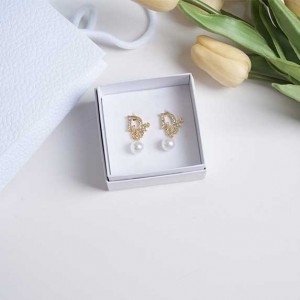 ? [DIOR] 크리스찬 디올 레터링 비쥬 펄 이어링 ?