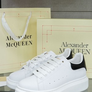 ? [Alexander McQUEEN] 알렉산더맥퀸 오버솔 스니커즈 화이트 블랙탭