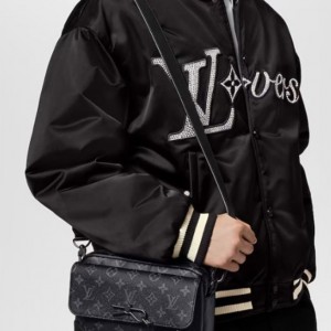 ? [LOUIS VUITTON] 루이비통 스티머 웨어러블 메신저 백 ?