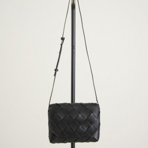 ? [Bottega Veneta] 보테가베네타 인트레치아토 디아고 메신저백 ?