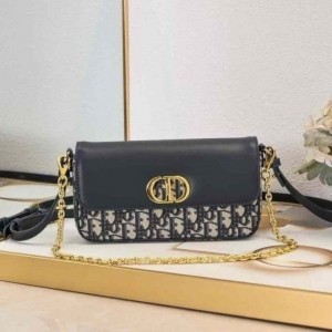 에비뉴 이스트웨스트