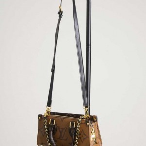 ? [LOUIS VUITTON] 루이비통 모노그램 온더고 이스트 웨스트 브라운?