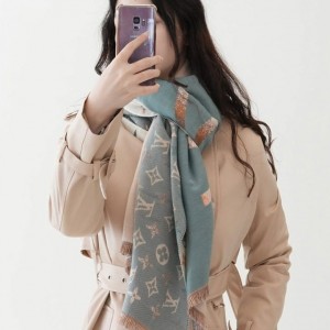 ? [LOUIS VUITTON] 루이비통 LV 에센셜 모노그램 로고 캐시미어 머플러 ?