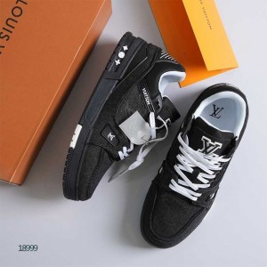 ? [LOUIS VUITTON] 루이비통 LV 트레이너 스니커즈 블랙?