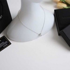? [CHANEL] 샤넬 COCO 네크리스 화이트골드 ?