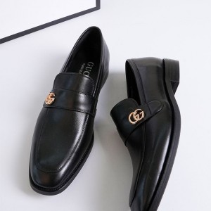 ?[GUCCI] 구찌 GG 인터로킹 로퍼 ?