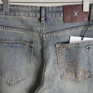 ? [LOUIS VUITTON] 루이비통 레더패치 포켓 자수로고 워싱 데님진 ?