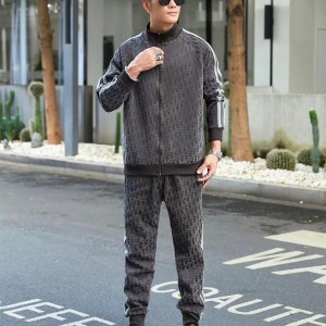 ? [DIOR] 크리스찬 디올 엠보 로고 트레이닝 셋 ?