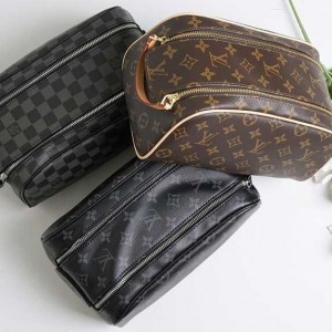 ? [LOUIS VUITTON] 루이비통 돕 키트 토일렛 파우치 ?