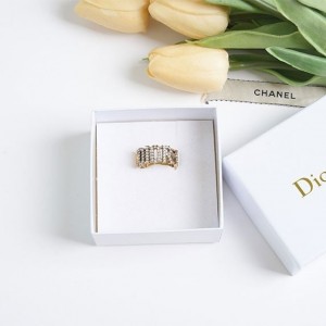 ? [DIOR] 디올 레터링 큐빅 골드 링 ?