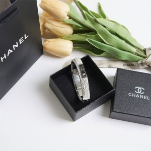 ? [CHANEL] 샤넬 CC 로고 크리스탈 뱅글 브레이슬릿 ?