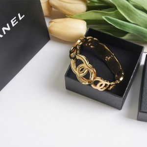 ? [CHANEL] 샤넬 CC 로고 컷아웃 뱅글 브레이슬릿 ?