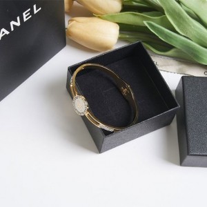 ? [CHANEL] 샤넬 크리스탈 CC 로고 커프 브레이슬릿 ?