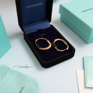 ? [TIFFANY & CO] 티파니앤코 락 로제 에디션 핑크 사피이어 이어링 ?