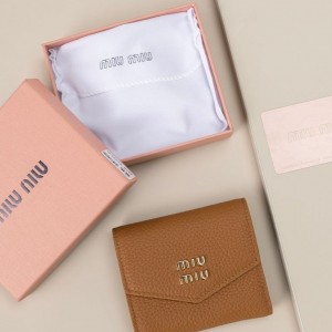#미우미우 [MIU MIU] 수입프리미엄급 미우미우 가죽 반지갑 신상 입고? #태그 #지갑 #12016